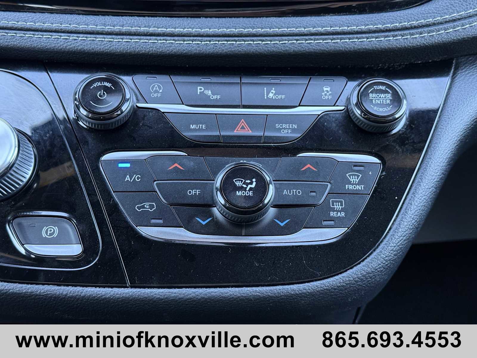 Used 2022 Chrysler Pacifica Touring image 19