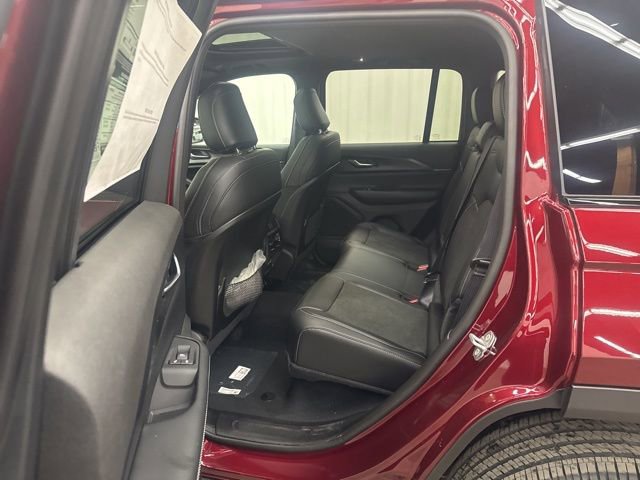 New 2025 Jeep Grand Cherokee Laredo image 6