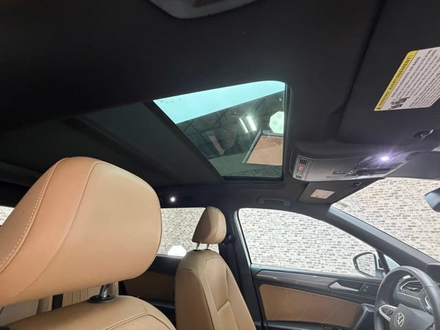 Used 2024 Volkswagen Tiguan SE w/ Panoramic Sunroof Package FWD image 10