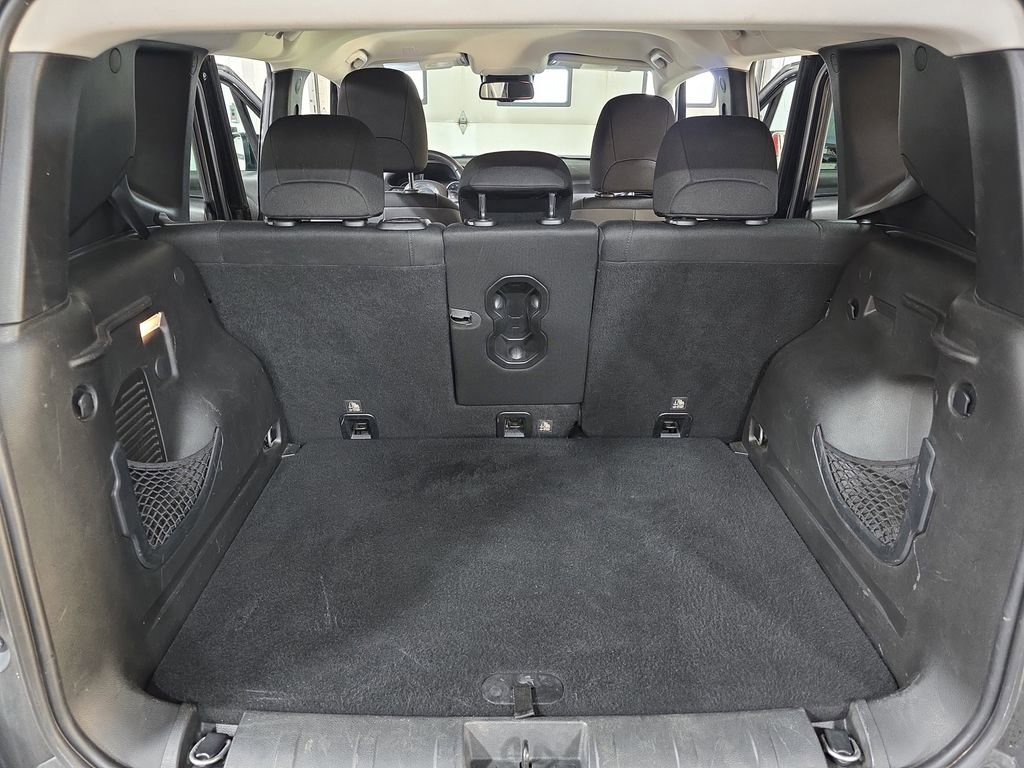 Used 2018 Jeep Renegade Altitude image 12