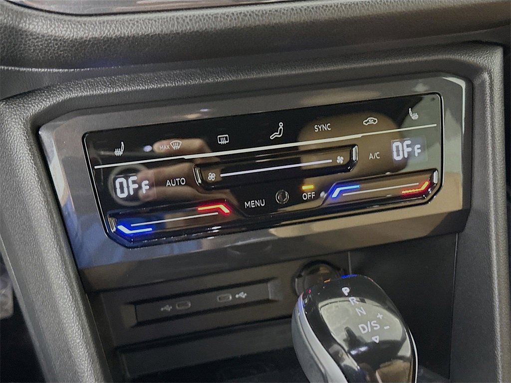 Used 2023 Volkswagen Tiguan SE image 16