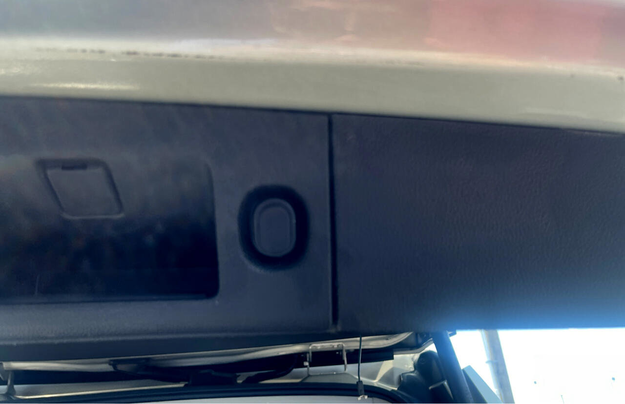 Used 2016 Chevrolet Suburban LT image 9