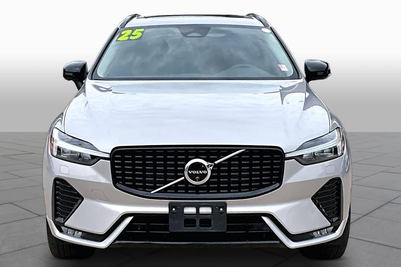 Used 2025 Volvo XC60 B5 Plus AWD/4WD image 4