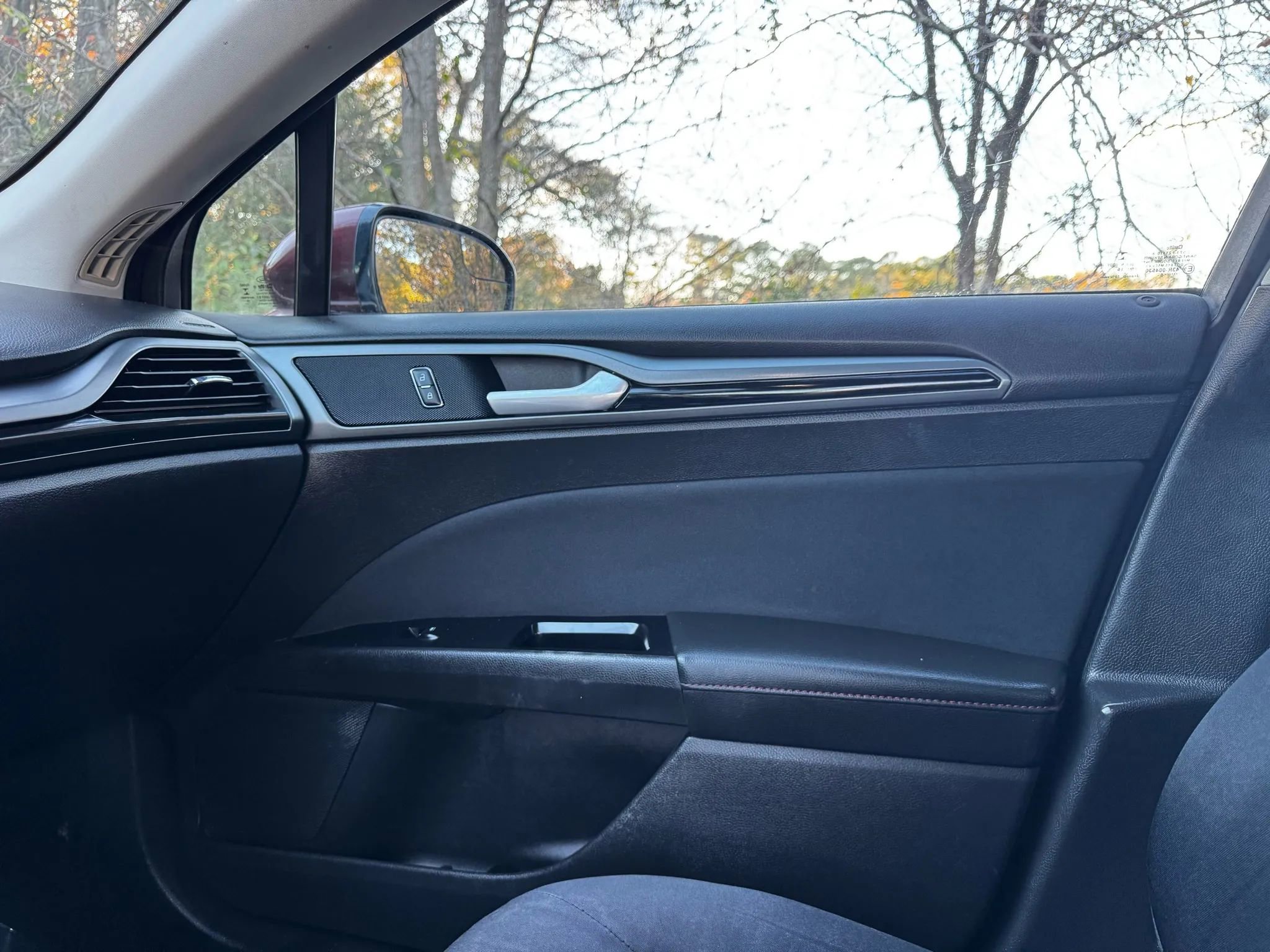 Used 2016 Ford Fusion SE w/ Equipment Group 201A image 8