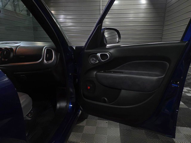 Used 2017 FIAT 500L Trekking w/ Dual-Pane Sunroof Package image 34