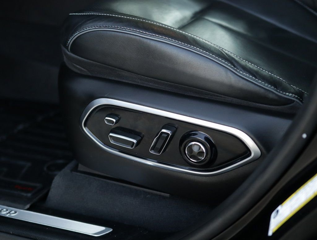 Used 2022 Jeep Grand Cherokee Overland w/ Luxury Tech Group IV image 26