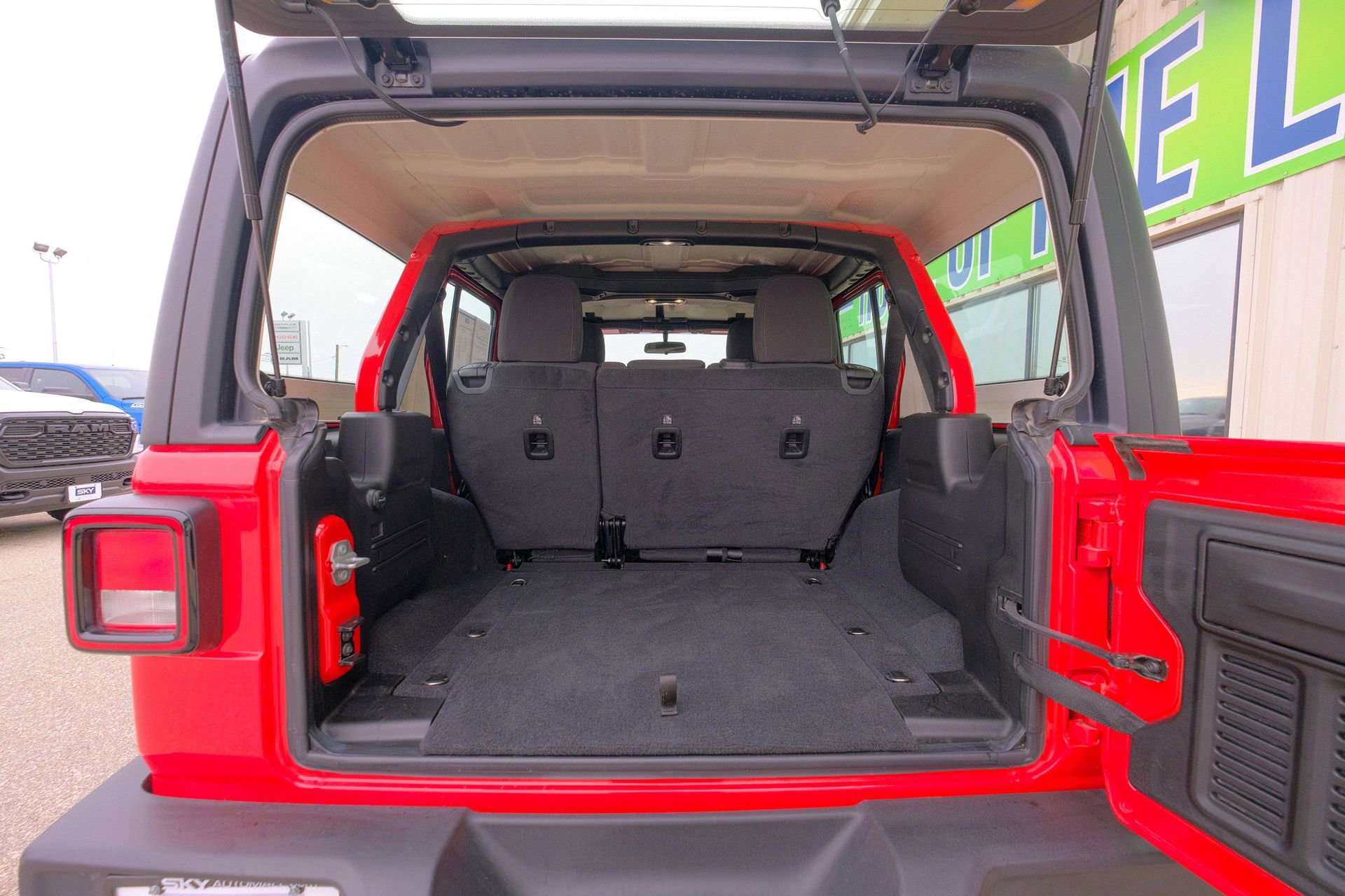 Used 2022 Jeep Wrangler Unlimited Sport image 24