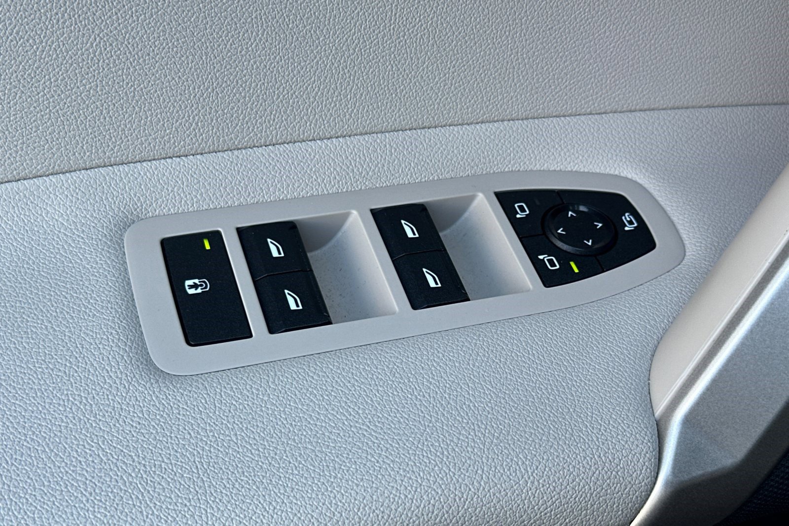 Certified 2024 BMW iX xDrive50 w/ Convenience Package image 13