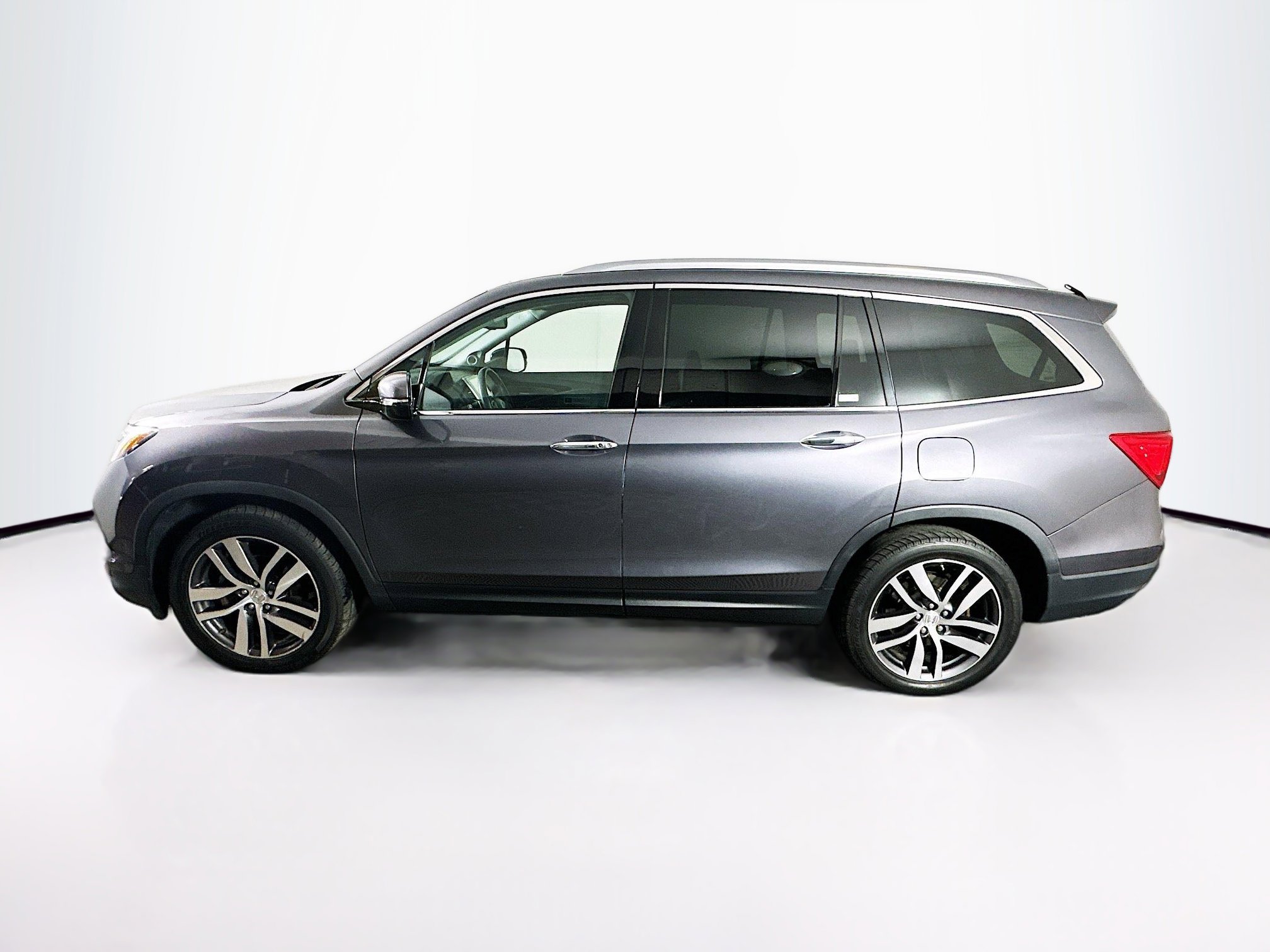 Used 2017 Honda Pilot Touring image 4