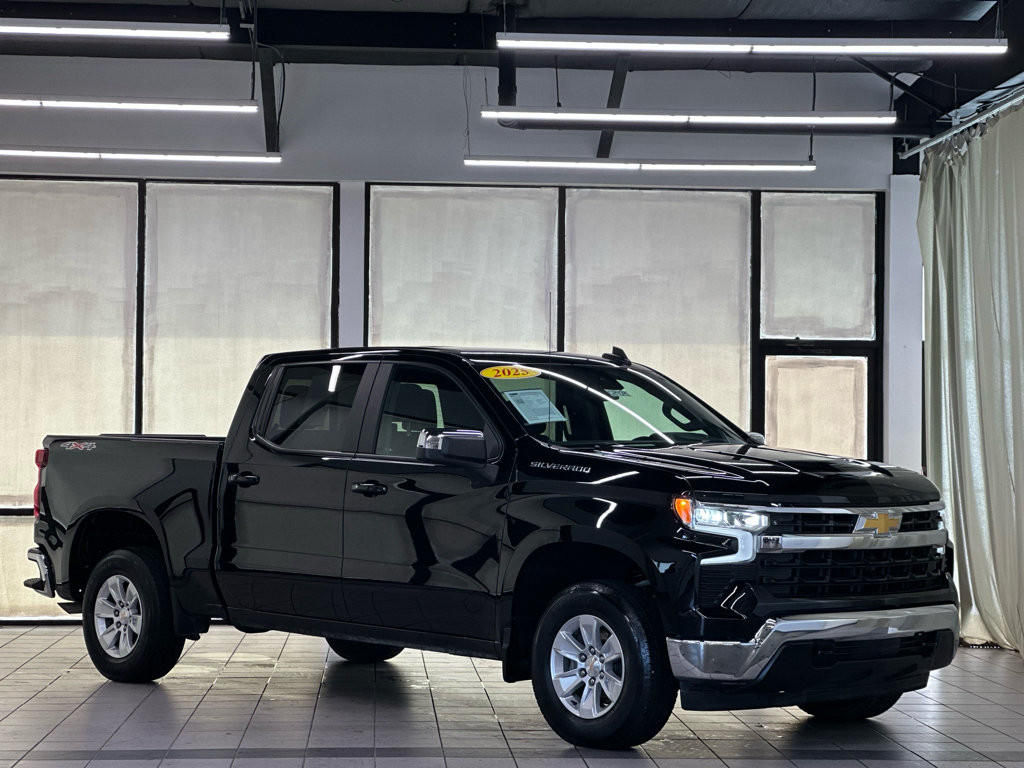 Used 2025 Chevrolet Silverado 1500 LT AWD/4WD image 1