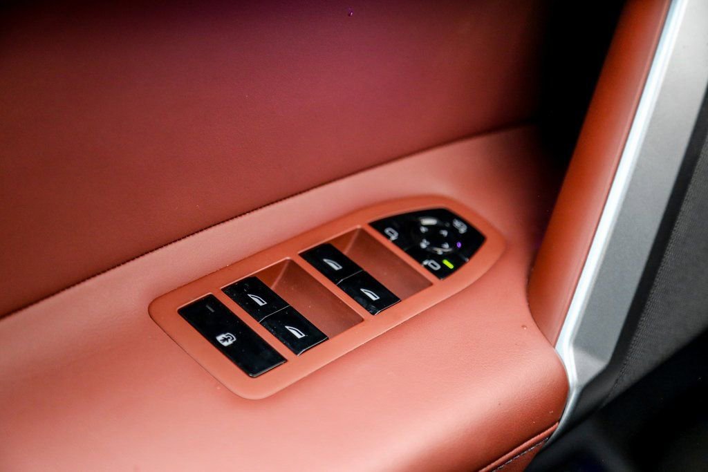 Used 2025 BMW iX xDrive50 w/ Premium Package image 19