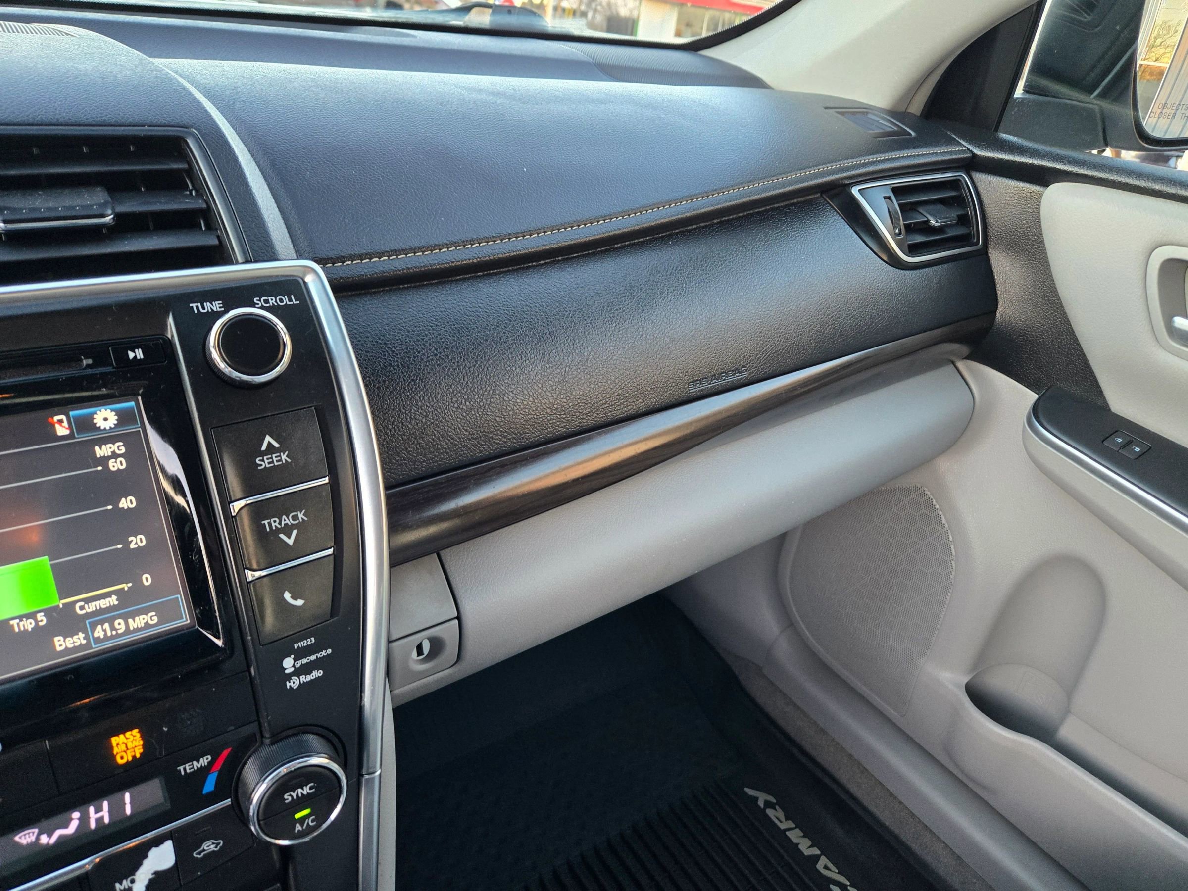 Used 2017 Toyota Camry XLE image 43