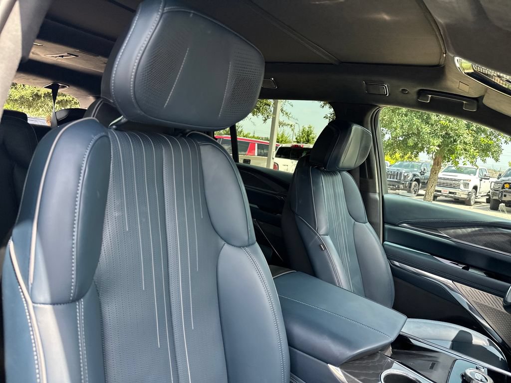 Used 2025 Cadillac Escalade IQ Luxury 2 w/ LPO, Premium Carpet Package AWD/4WD image 38