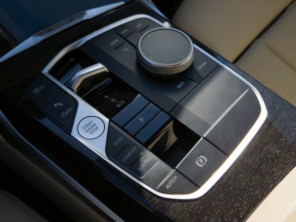 Used 2023 BMW 330i Sedan w/ Convenience Package image 15