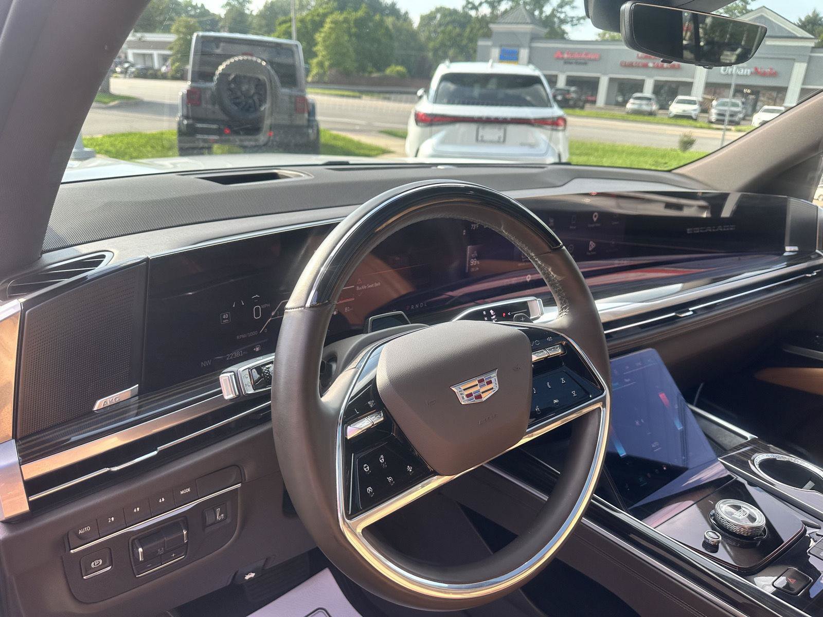 Used 2025 Cadillac Escalade ESV Premium Luxury w/ LPO, Radiant Package AWD/4WD image 28