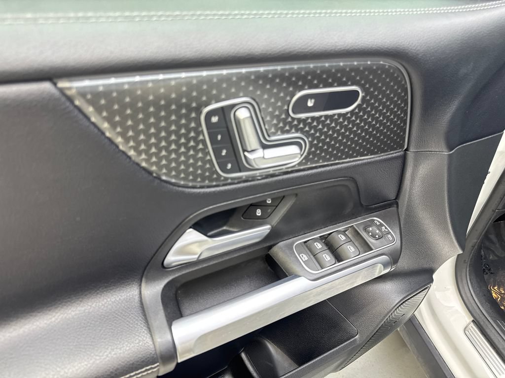 Used 2025 Mercedes-Benz GLB 250 w/ Exclusive Package image 30