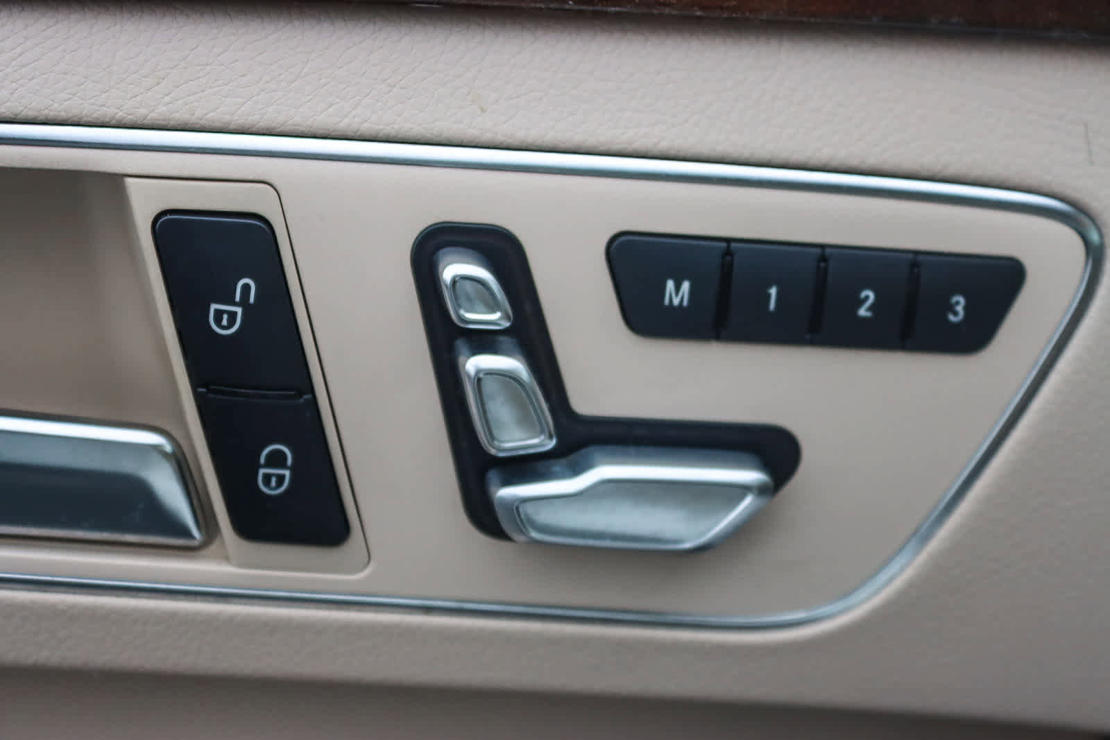 Used 2014 Mercedes-Benz E 350 4MATIC Sedan image 21