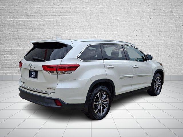 Used 2019 Toyota Highlander XLE AWD/4WD image 6