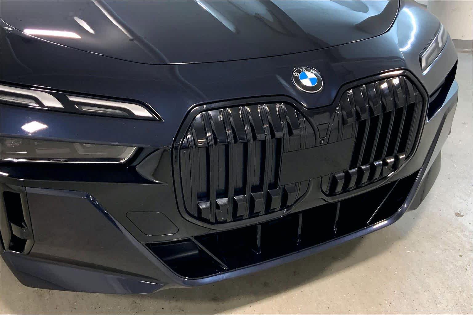Used 2023 BMW 760i xDrive AWD/4WD image 28