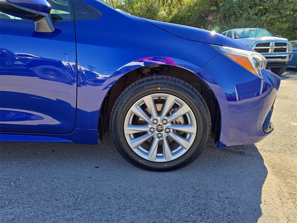 Used 2024 Toyota Corolla SE image 2