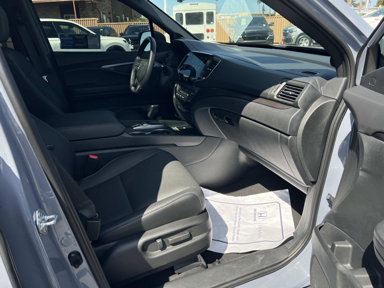 Certified 2025 Honda Passport EX-L image 30
