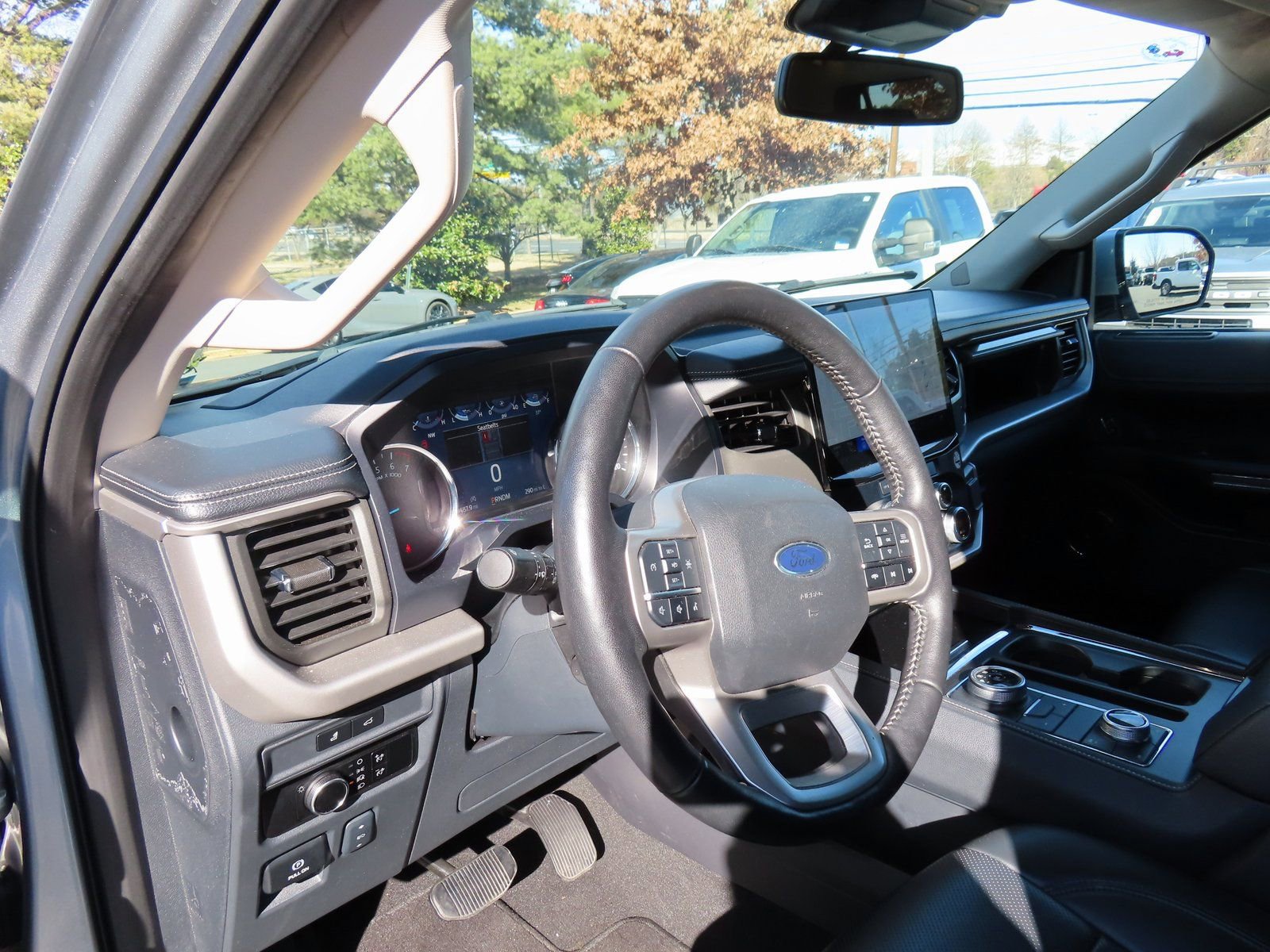 Used 2024 Ford Expedition Max XLT image 15