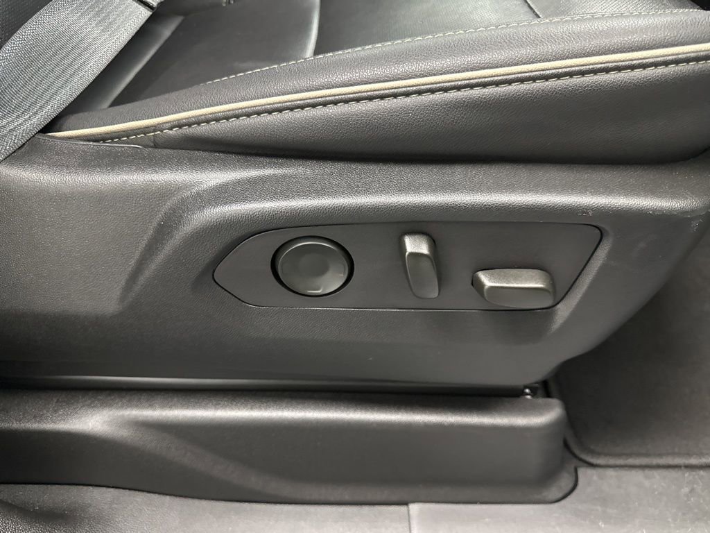 Used 2024 GMC Yukon SLT image 27