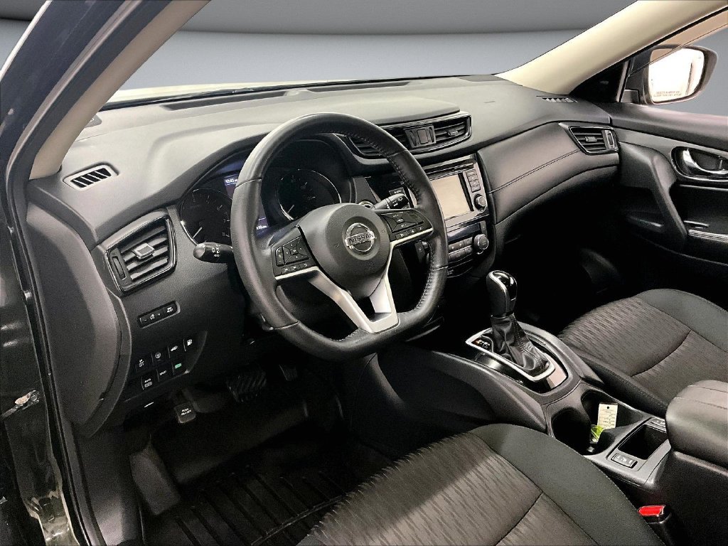 Used 2020 Nissan Rogue SV AWD/4WD image 16