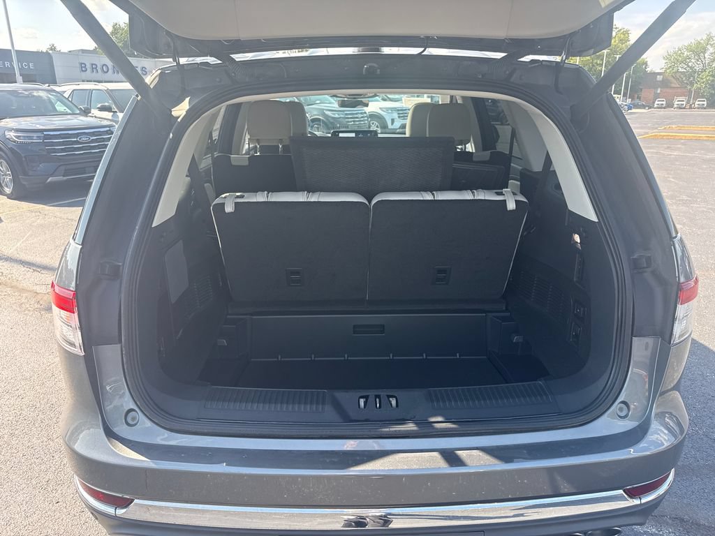 Used 2025 Lincoln Aviator AWD w/ Equipment Group 101A image 13