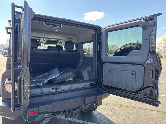 Used 2025 INEOS Grenadier Fieldmaster Edition AWD/4WD image 29