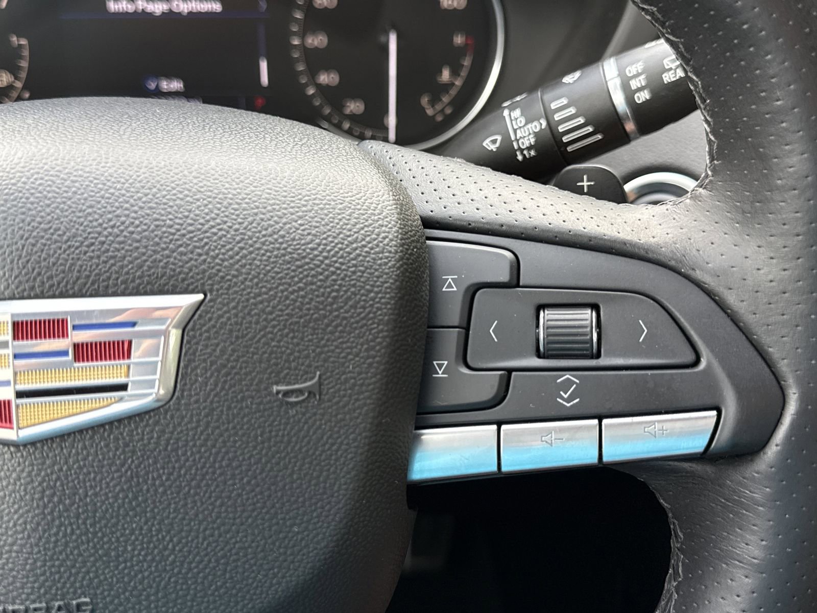 Used 2022 Cadillac XT4 Sport w/ Enhanced Visibility Package FWD image 23
