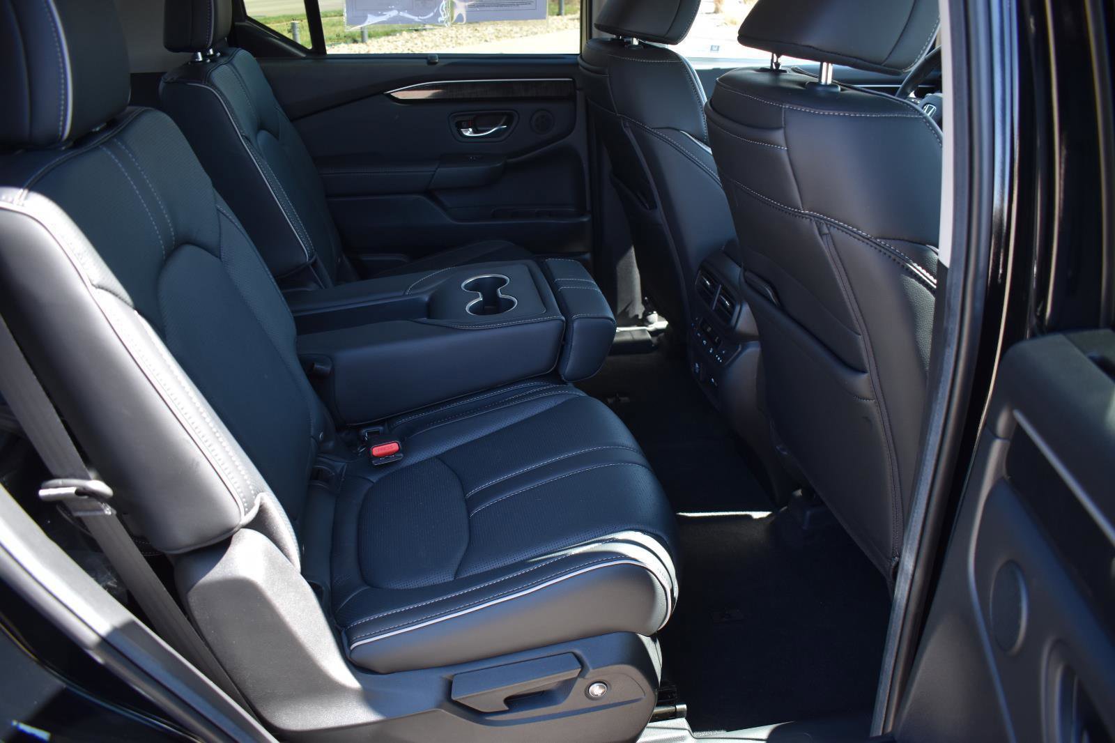 Used 2025 Honda Pilot Elite image 18