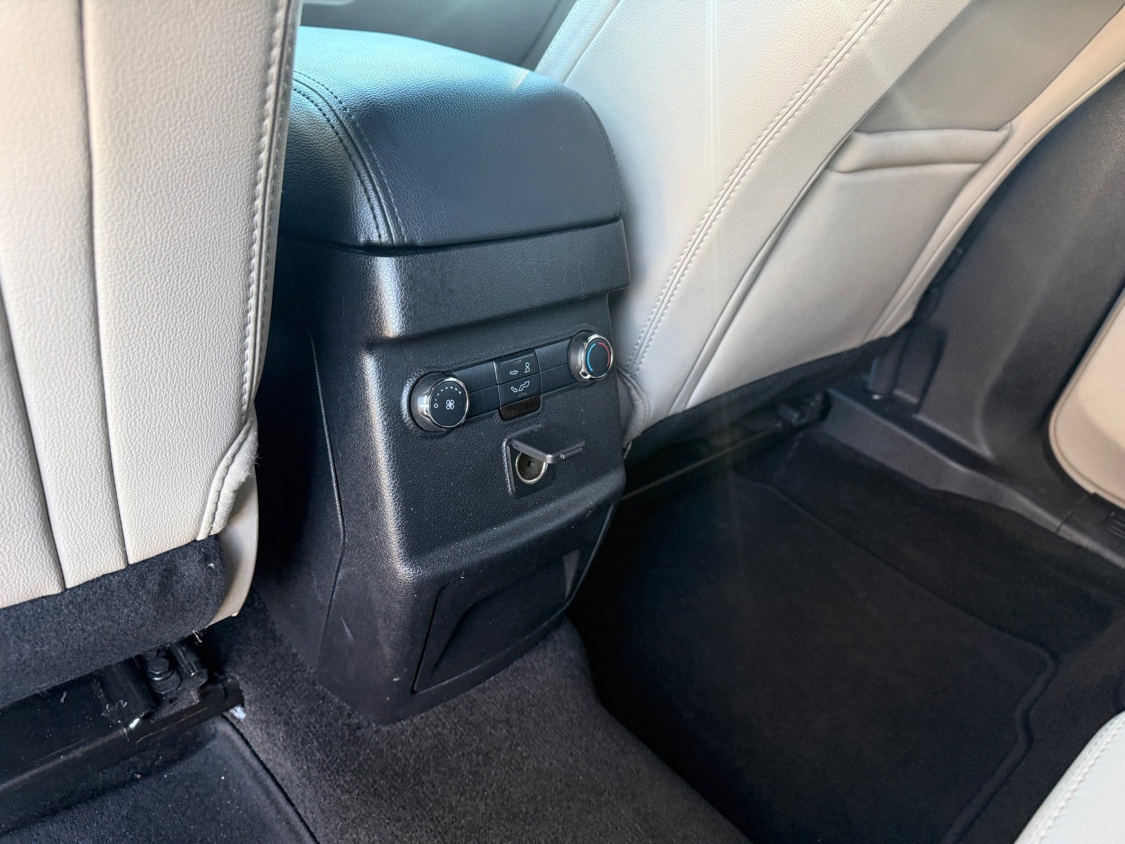 Used 2018 Ford Explorer XLT w/ Equipment Group 202A image 28