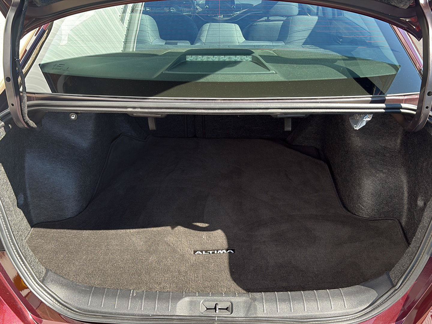 Used 2025 Nissan Altima 2.5 SV FWD image 32