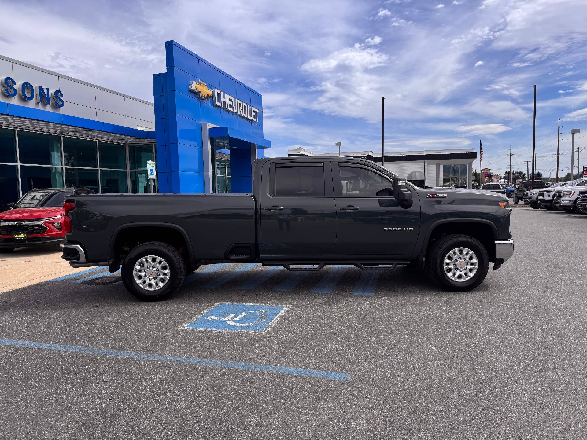 Used 2025 Chevrolet Silverado 3500 LT w/ Convenience Package AWD/4WD image 8