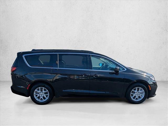 Used 2022 Chrysler Pacifica Touring-L FWD image 4