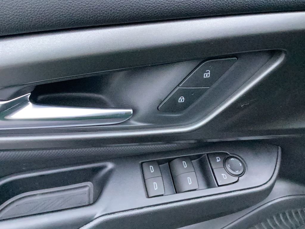 New 2026 Chevrolet Equinox EV LT image 12