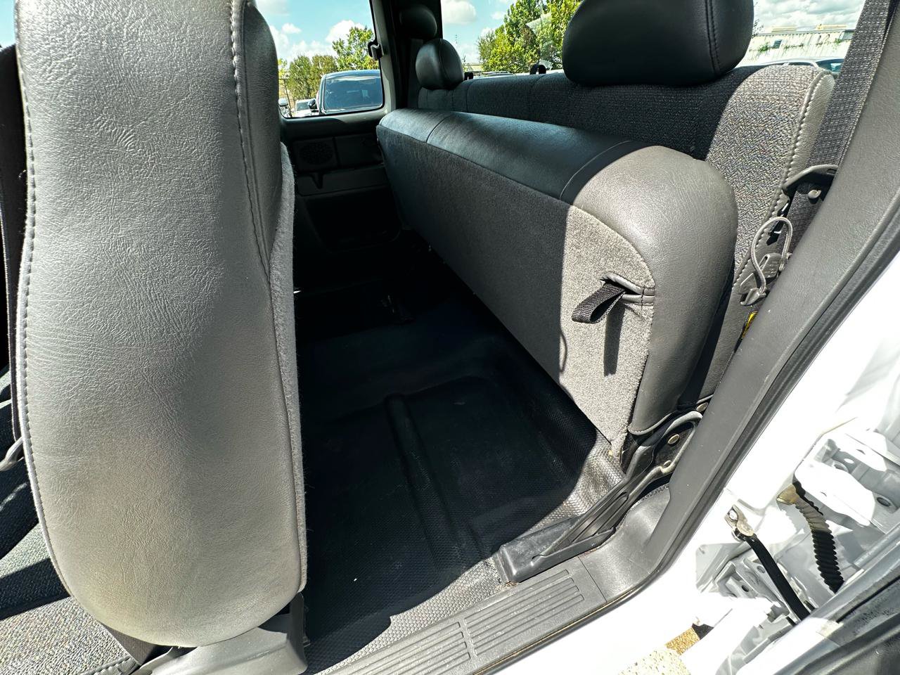 Used 2005 Chevrolet Silverado 1500 W/T RWD image 25