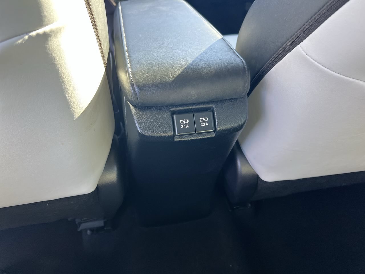 Used 2020 Toyota Prius Limited FWD image 32