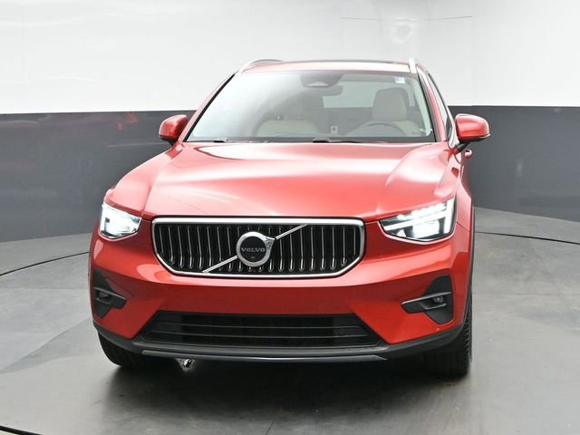 Used 2023 Volvo XC40 B5 Ultimate w/ Climate Package AWD/4WD image 3