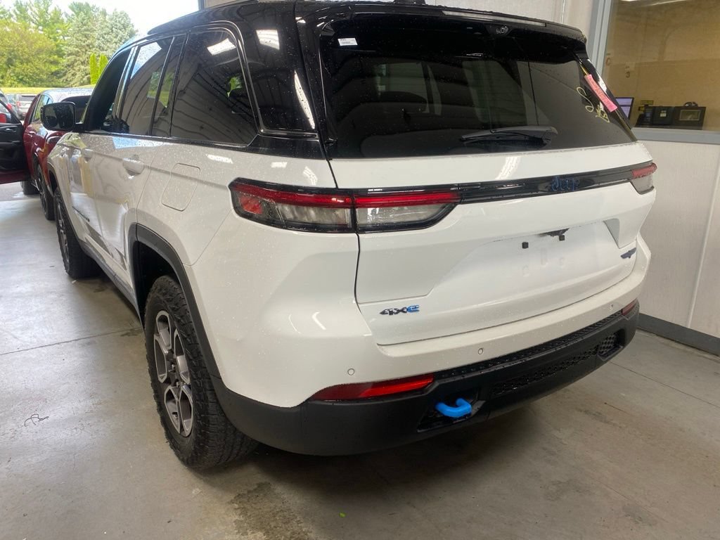 Used 2022 Jeep Grand Cherokee Trailhawk w/ Advanced Protech Group II AWD/4WD image 2