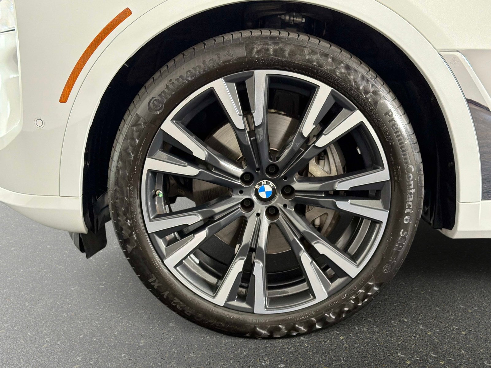 Used 2024 BMW X7 xDrive40i w/ Premium Package AWD/4WD image 21