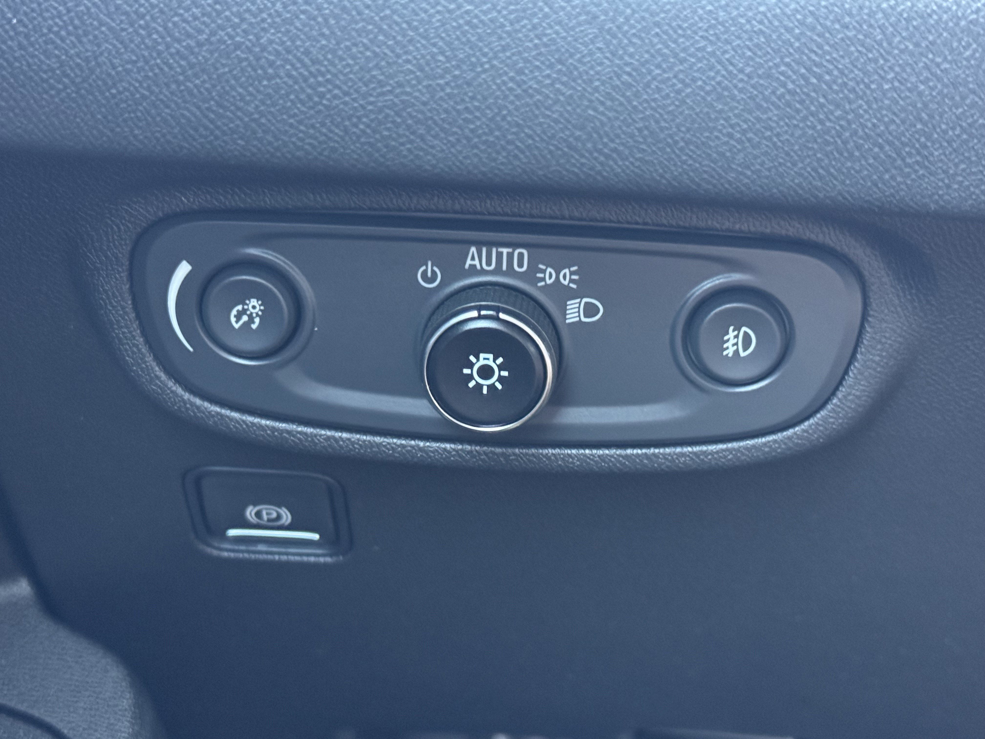 Used 2024 GMC Terrain AT4 image 21