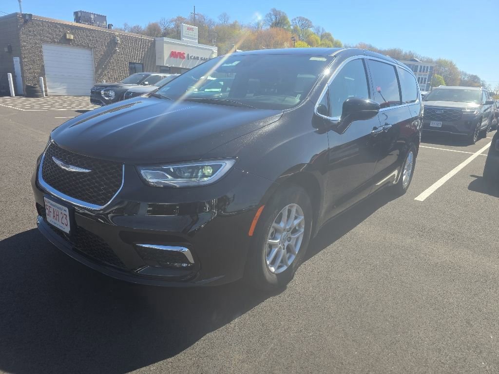 Used 2025 Chrysler Pacifica Select FWD image 1