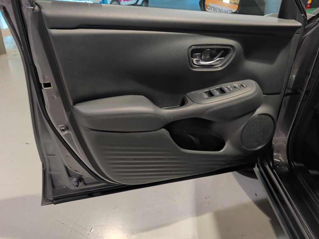 Used 2023 Honda HR-V LX image 14