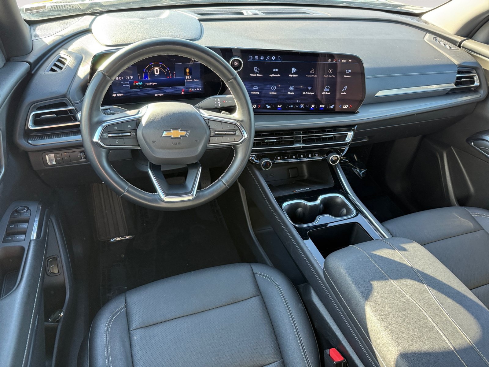 Used 2025 Chevrolet Traverse LT FWD image 15