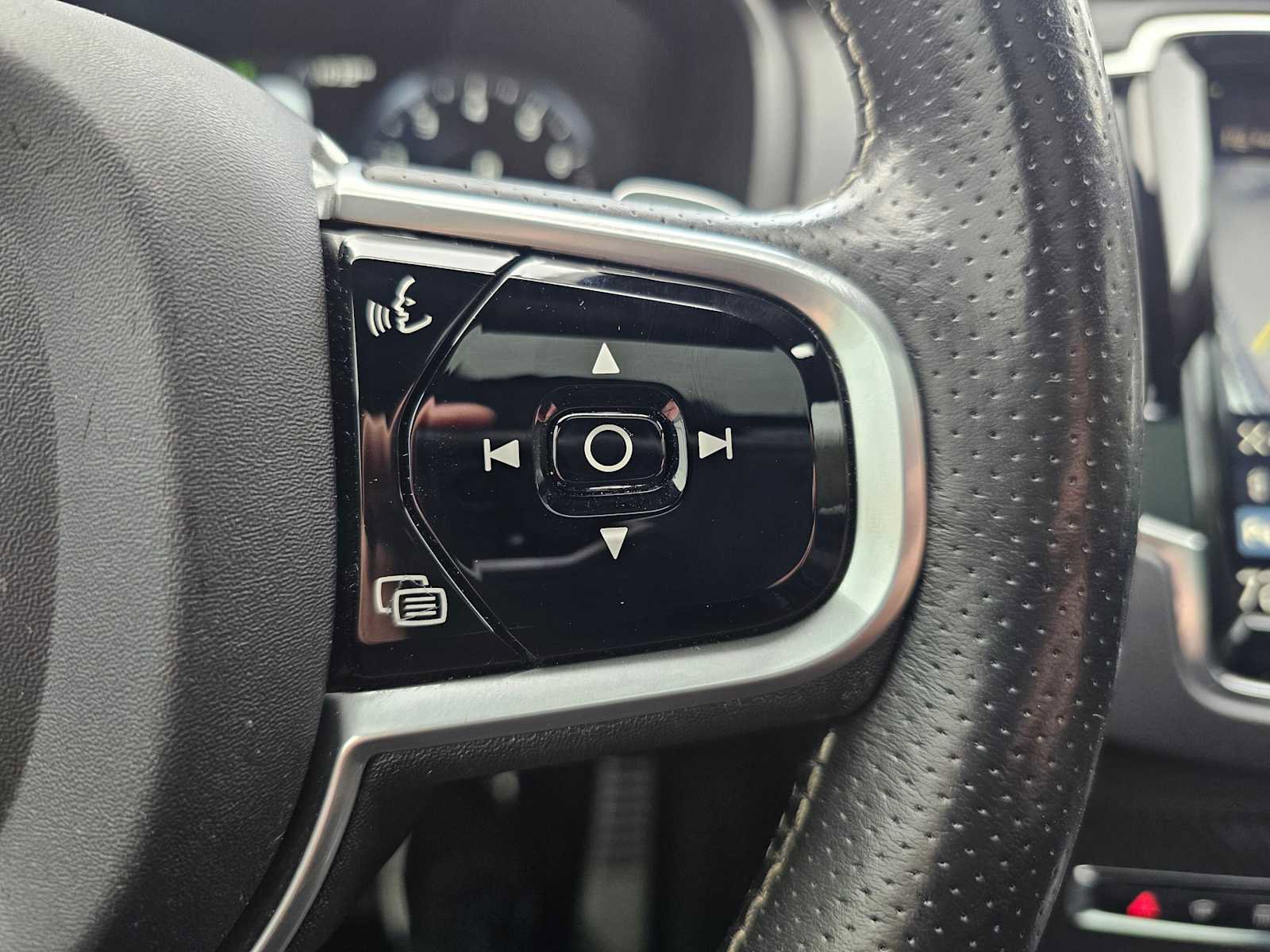 Used 2017 Volvo XC90 T6 R-Design w/ Vision Package image 35