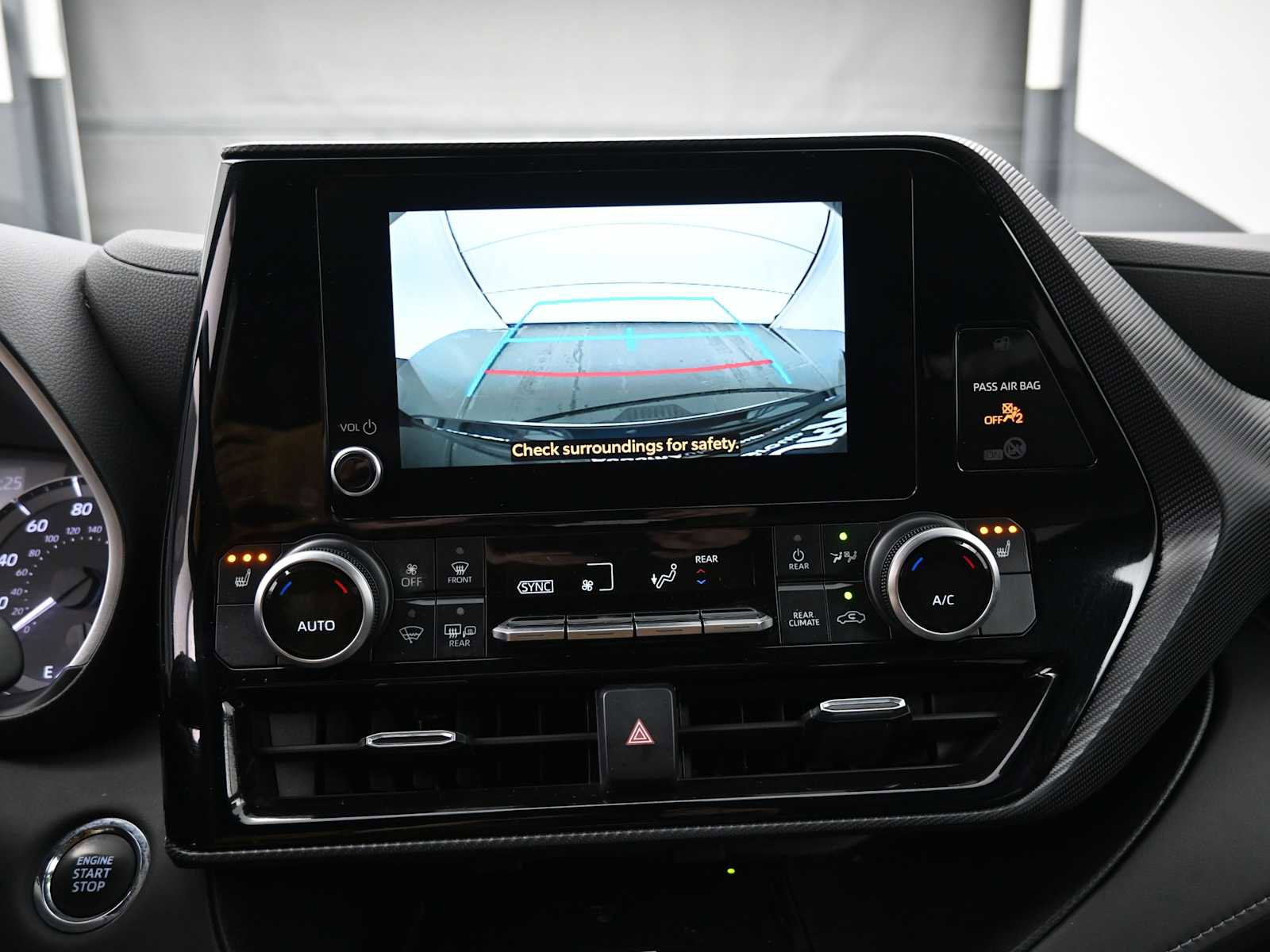 Used 2023 Toyota Highlander XSE AWD/4WD image 8