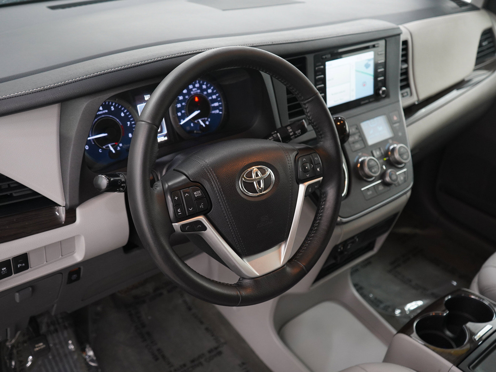 Used 2019 Toyota Sienna XLE Premium AWD/4WD image 24