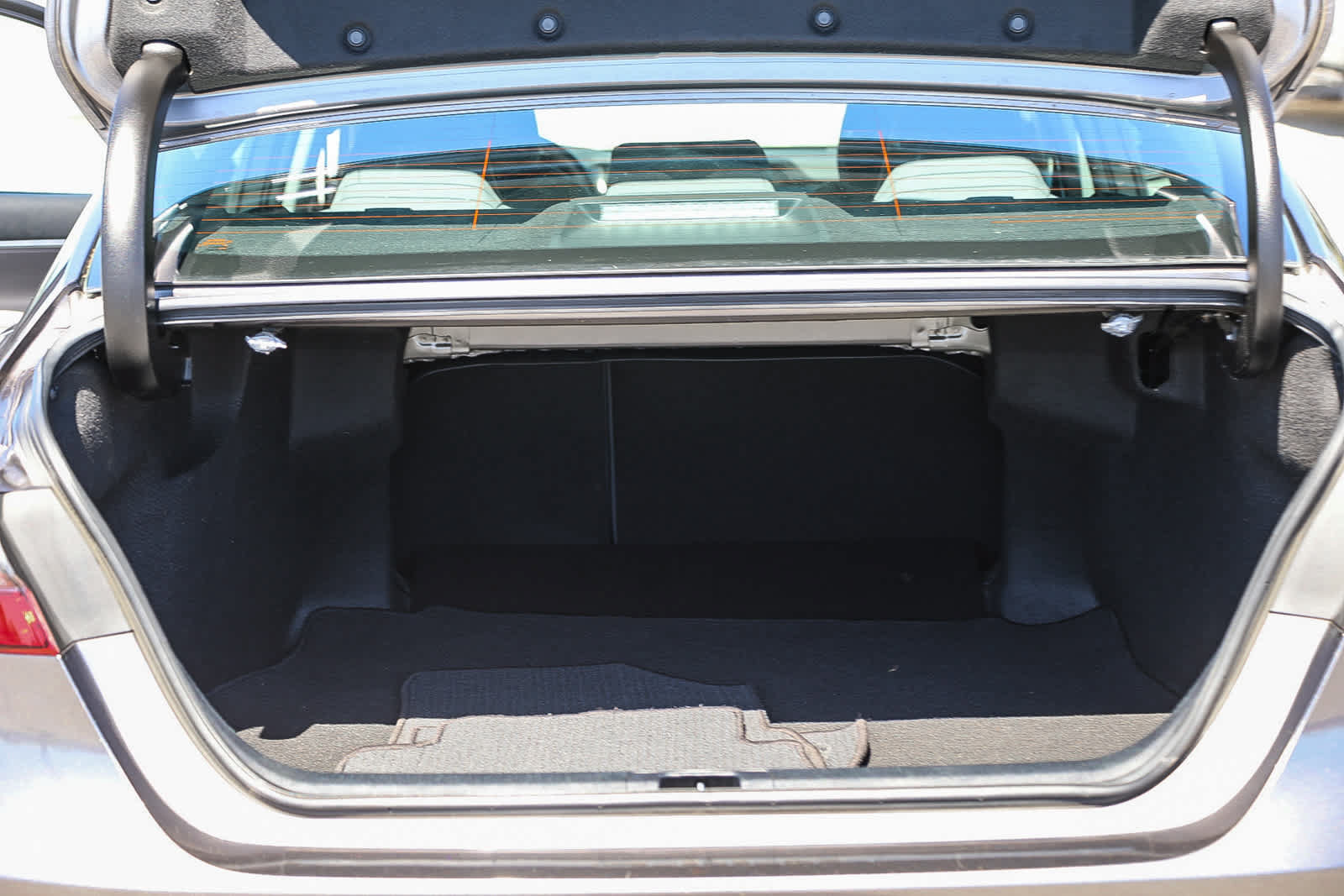 Certified 2021 Toyota Camry LE w/ Carpet Mat Package (TMS) FWD image 26